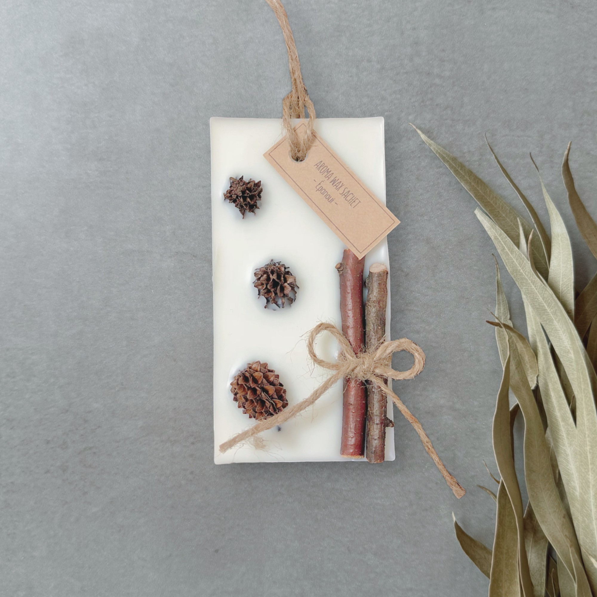 【new】木の実と小枝のアロマワックスサシェ